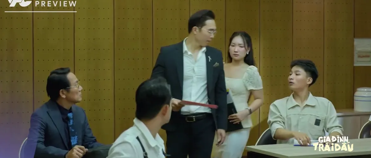 Gia đình trái dấu - Tập 4: Diễn viên múa đi làm giúp việc sau sáp nhập- Ảnh 1.