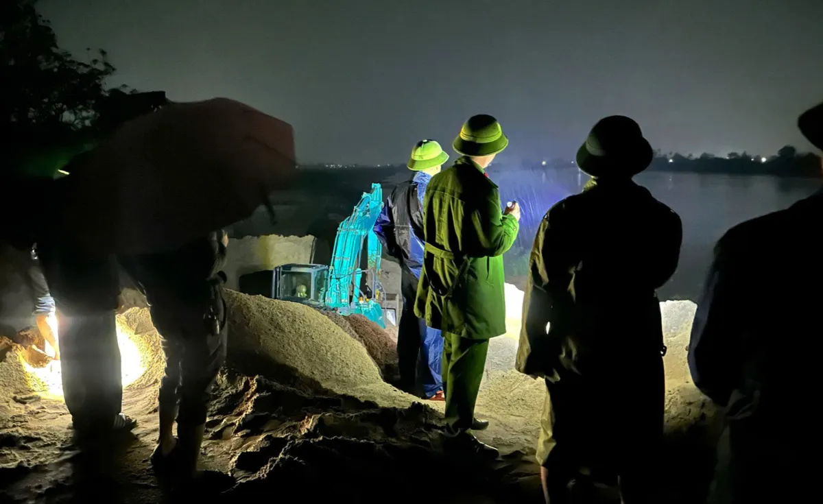 Nghệ An: Các địa phương lập tổ canh gác ngày đêm, ngăn chặn khai thác khoáng sản trái phép trên sông Lam - Ảnh 1.