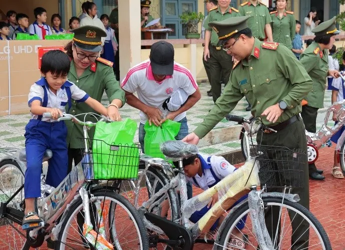 Đắk Lắk: Khởi tố, bắt giam tài xế vượt ẩu gây tai nạn 3 người thiệt mạng - Ảnh 2.