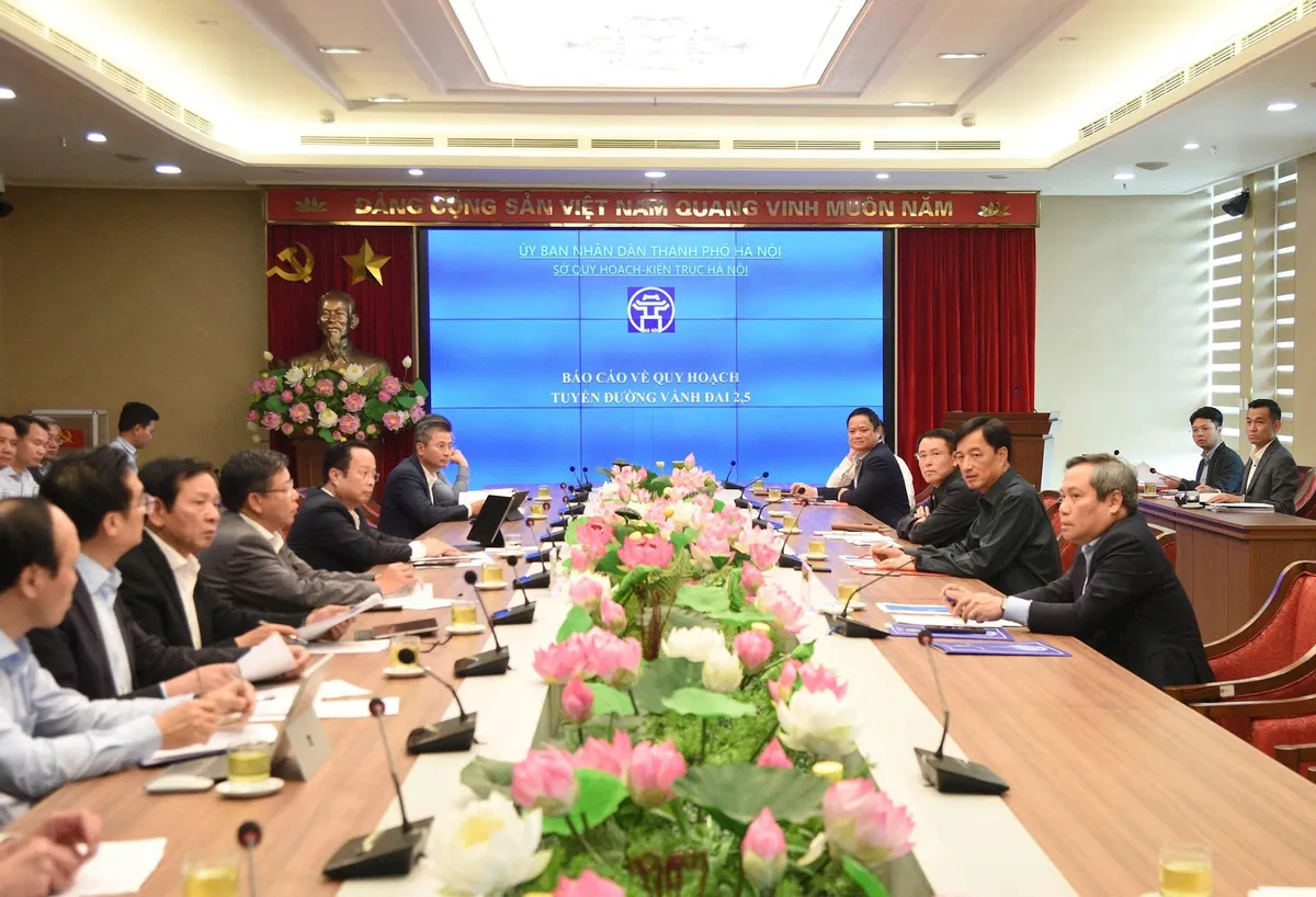 Tập trung tháo gỡ khó khăn, vận động nhân dân, đưa Dự án đường Vành đai 2,5 sớm về đích - Ảnh 1.
