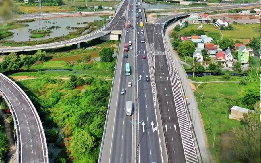  Năm 2026 đánh dấu giai đoạn hoàn thiện hàng loạt dự án trọng điểm: Vành đai 3 và Vành đai 4, cao tốc Bến Lức- Long Thành, mở rộng cao tốc Thành phố Hồ Chí Minh. 