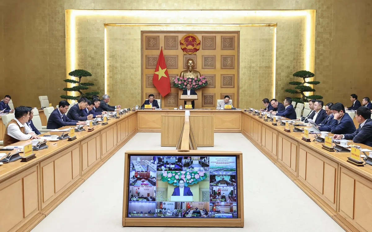 Thủ tướng yêu cầu hoàn thành mục tiêu đưa vào khai thác ít nhất 3.000 km đường bộ cao tốc và khoảng 1.700 km đường bộ ven biển - Ảnh: VGP/Nhật Bắc