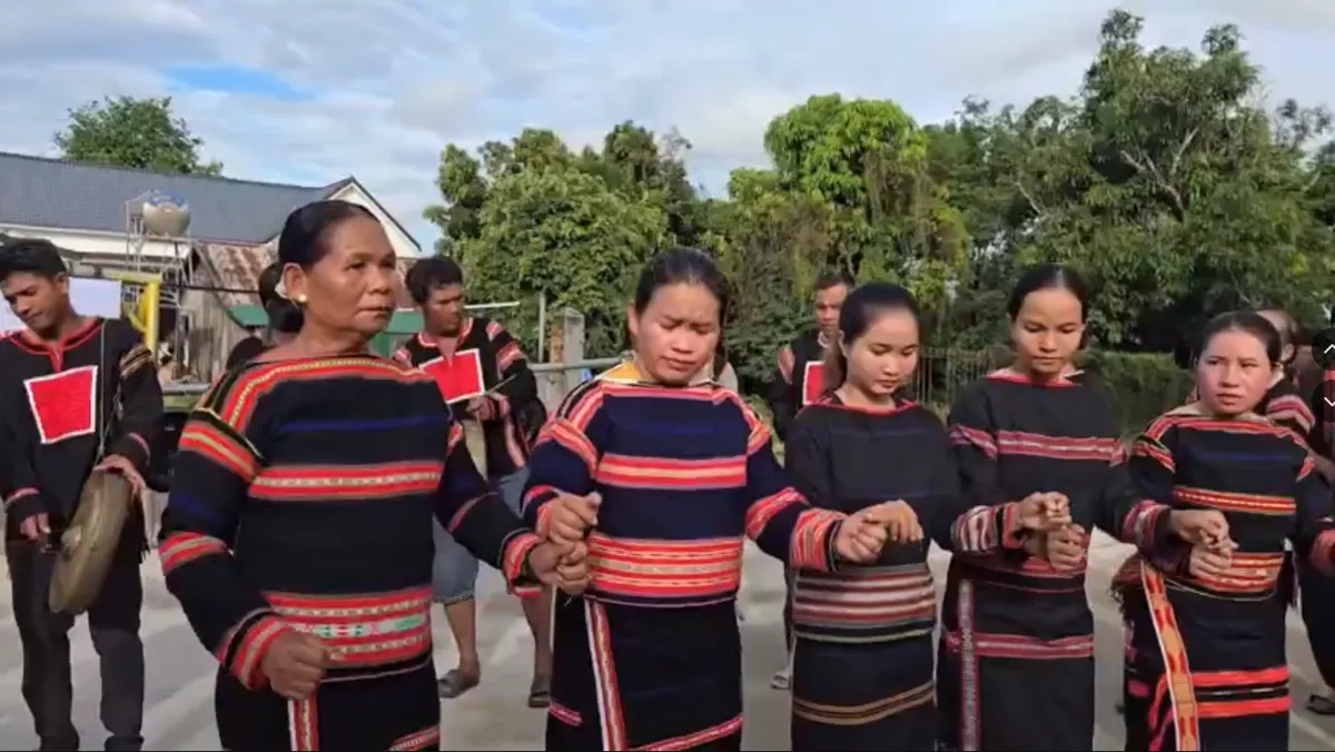 Người có uy tín “gieo hạt niềm tin”, đổi thay đời sống vùng biên Ea Súp - Ảnh 6.