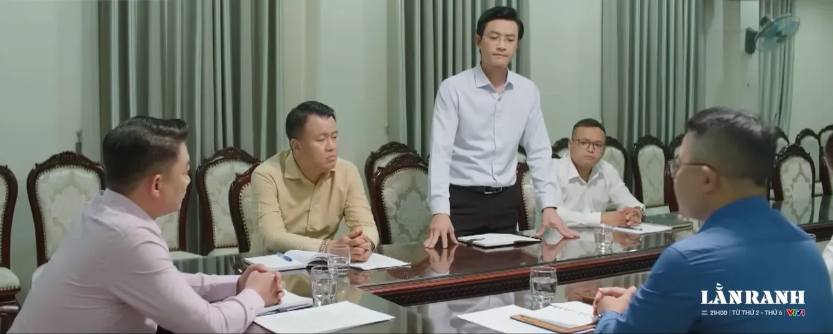 Lằn ranh - Tập 27: Vinh nhận dùng quyền hạn vòi vĩnh doanh nghiệp - Ảnh 2.