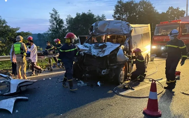 Hiện trường vụ tai nạn trên cao tốc Đà Nẵng - Quảng Ngãi.