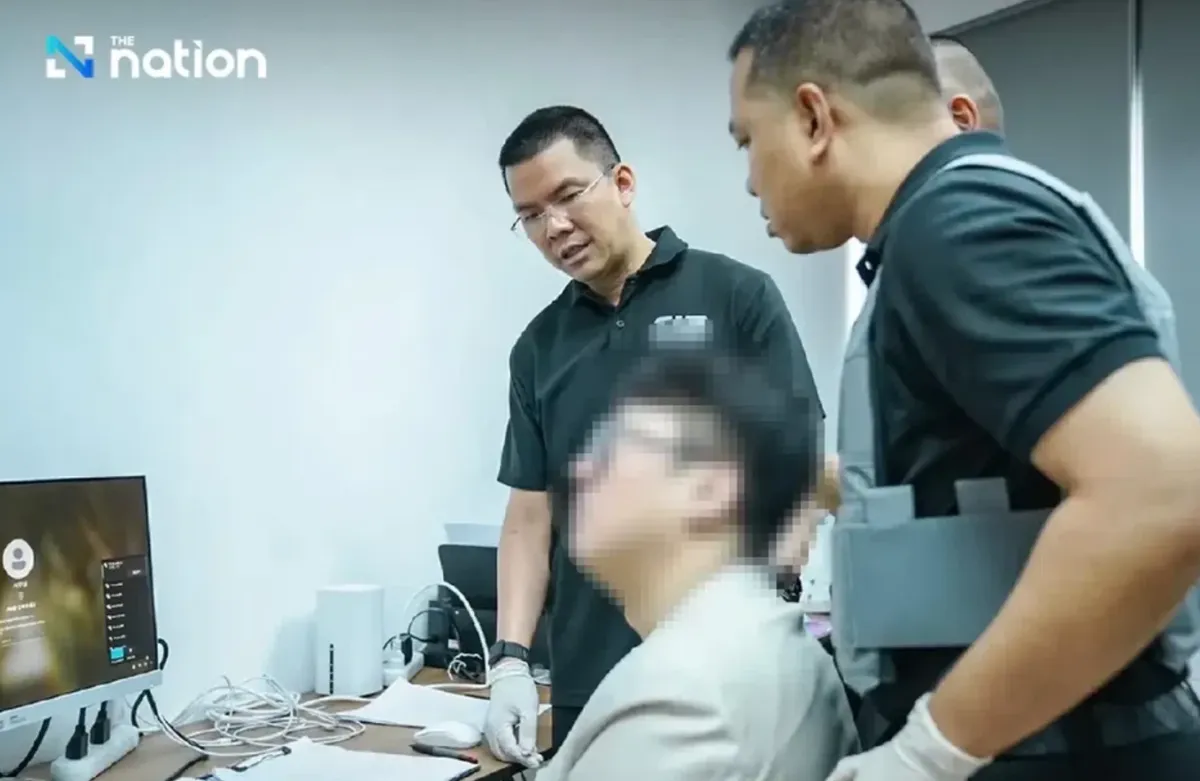 Cơ quan chức năng Thái Lan thu giữ nhiều thiết bị, gồm máy tính, 35 điện thoại di động và 50 điện thoại VoIP... liên quan đến đường dây lừa đảo cuộc gọi.
