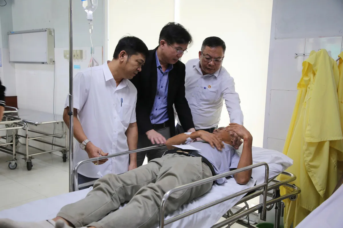 Tai nạn nghiêm trọng trên cao tốc Đà Nẵng - Quảng Ngãi làm 3 người tử vong - Ảnh 1.