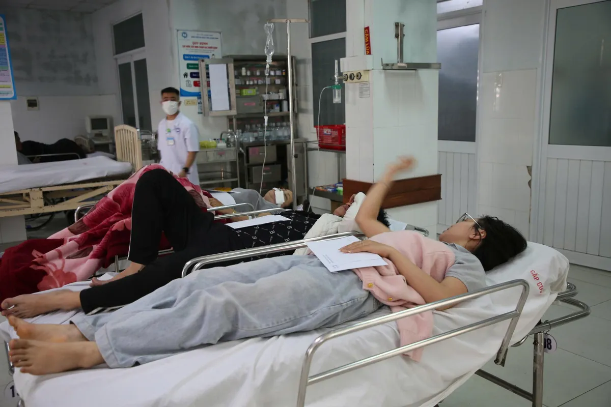 Tai nạn nghiêm trọng trên cao tốc Đà Nẵng - Quảng Ngãi làm 3 người tử vong - Ảnh 2.