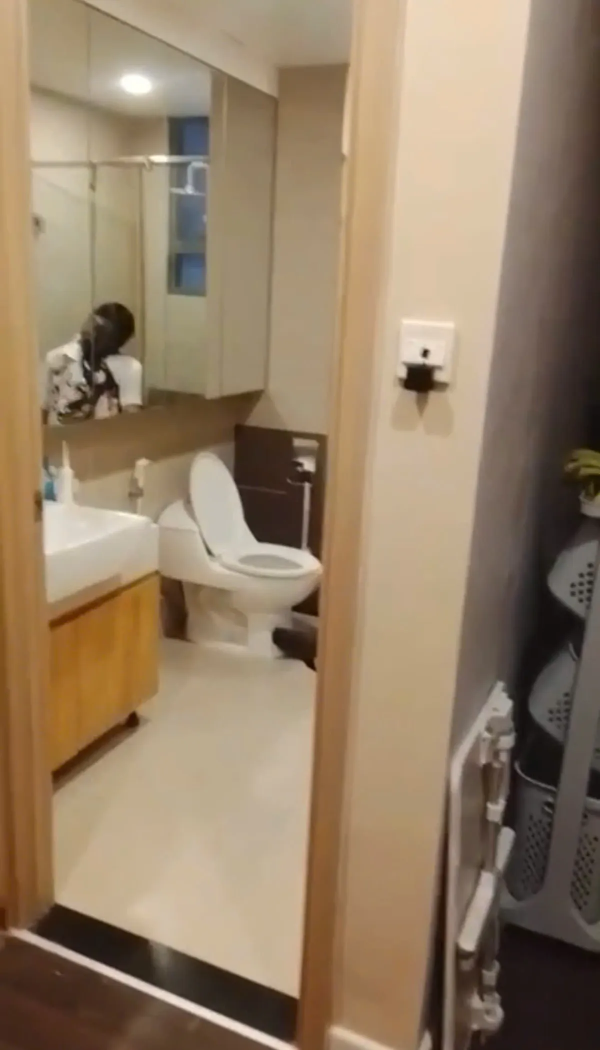 Điều tra vụ người đàn ông nước ngoài tử vong tại 1 chung cư ở TP Hồ Chí Minh- Ảnh 3. Điều tra vụ người đàn ông nước ngoài tử vong tại 1 chung cư ở TP Hồ Chí Minh- Ảnh 3.