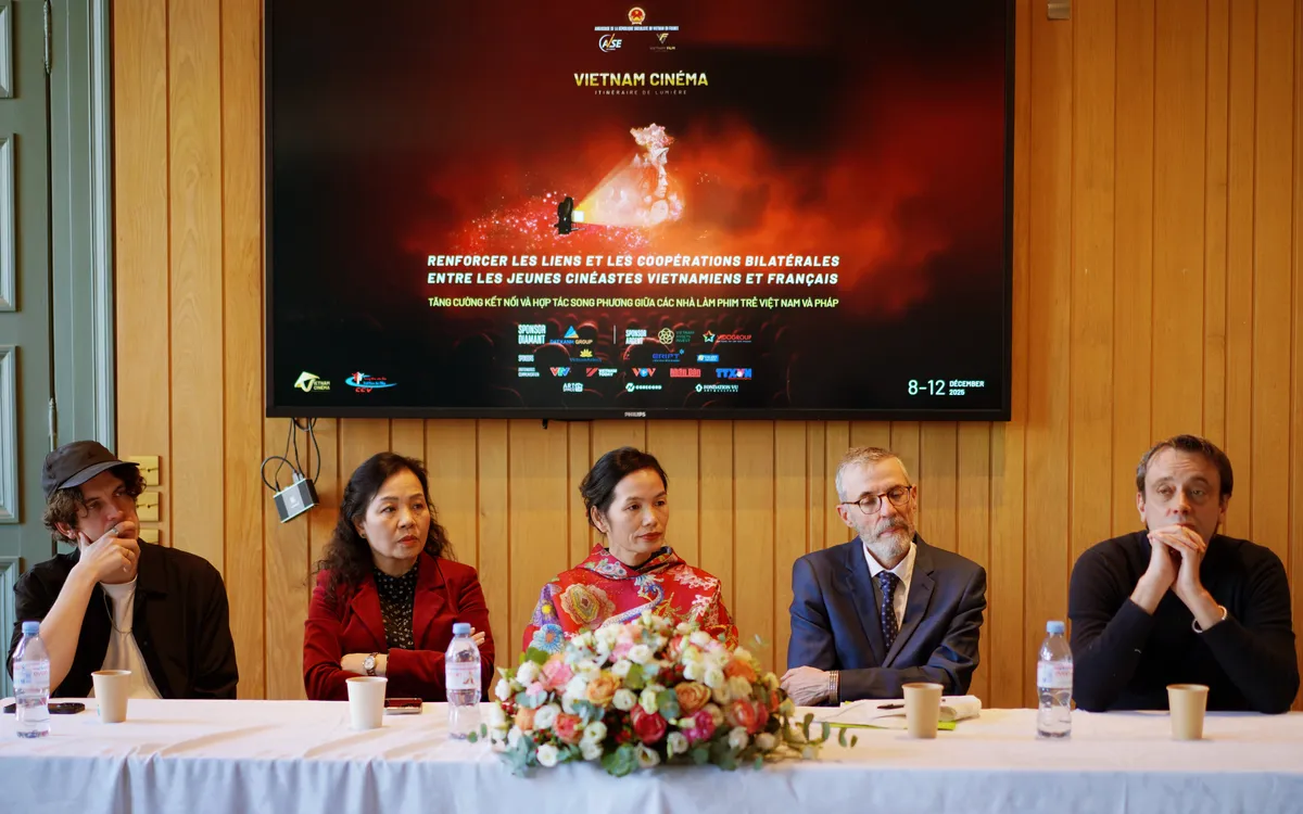 Các diễn giả Việt Nam – Pháp trao đổi tại Tọa đàm