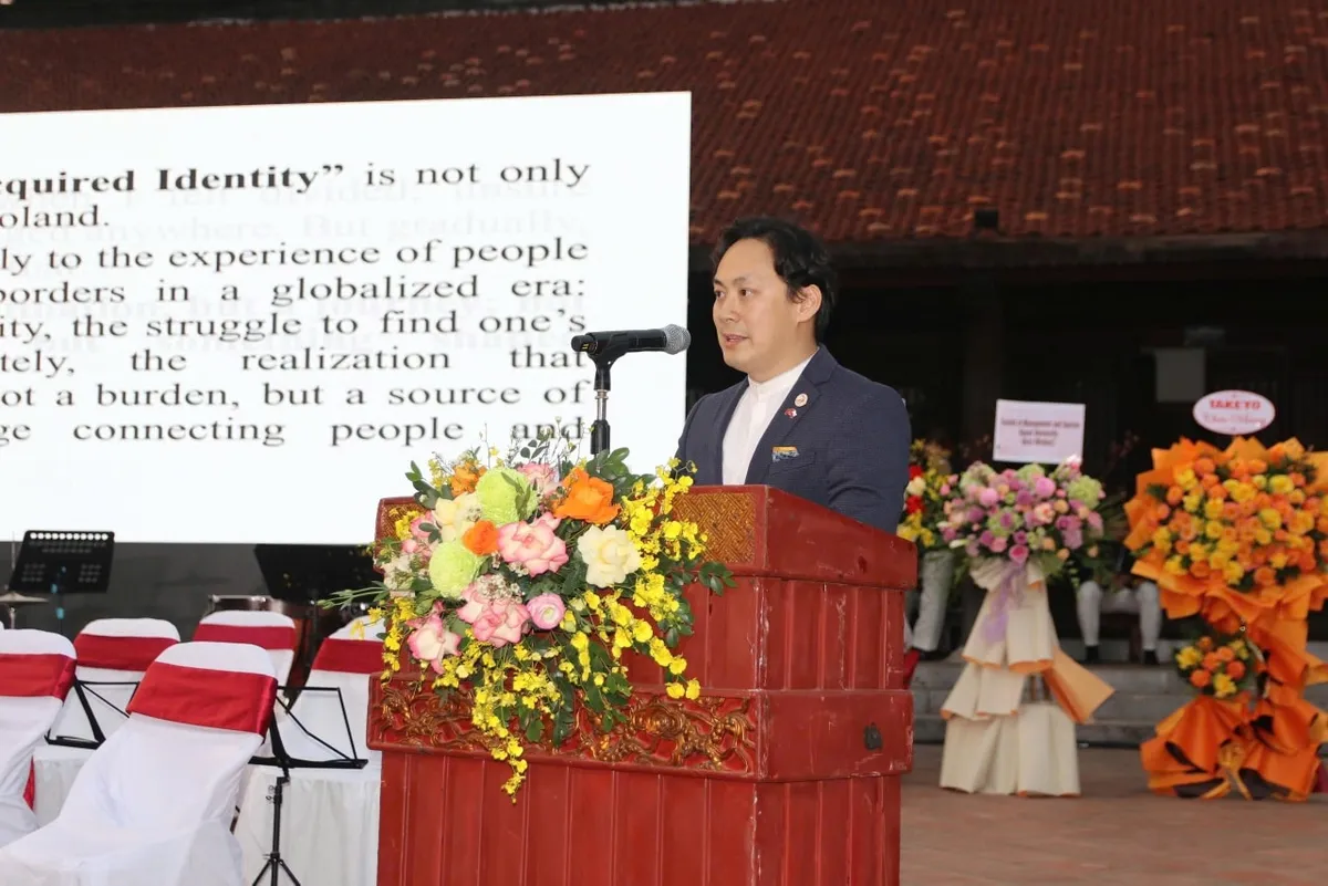 Triển lãm “Danh tính hình thành”: Giao thoa văn hóa Việt Nam - Ba Lan - Ảnh 3.