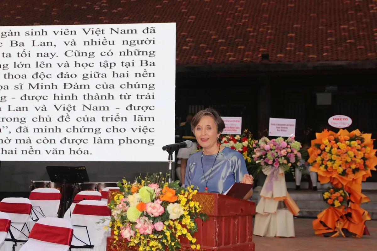 Triển lãm “Danh tính hình thành”: Giao thoa văn hóa Việt Nam - Ba Lan - Ảnh 2.