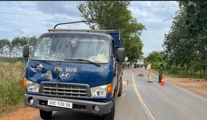 Đồng Nai: Camera ghi cảnh xe tải cán người sau va chạm, tài xế bị tạm giữ - Ảnh 1.