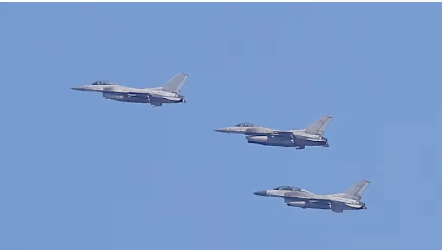 Máy bay quân sự Trung Quốc và Nga bay vào vùng nhận dạng phòng không của Hàn Quốc - Ảnh 1.