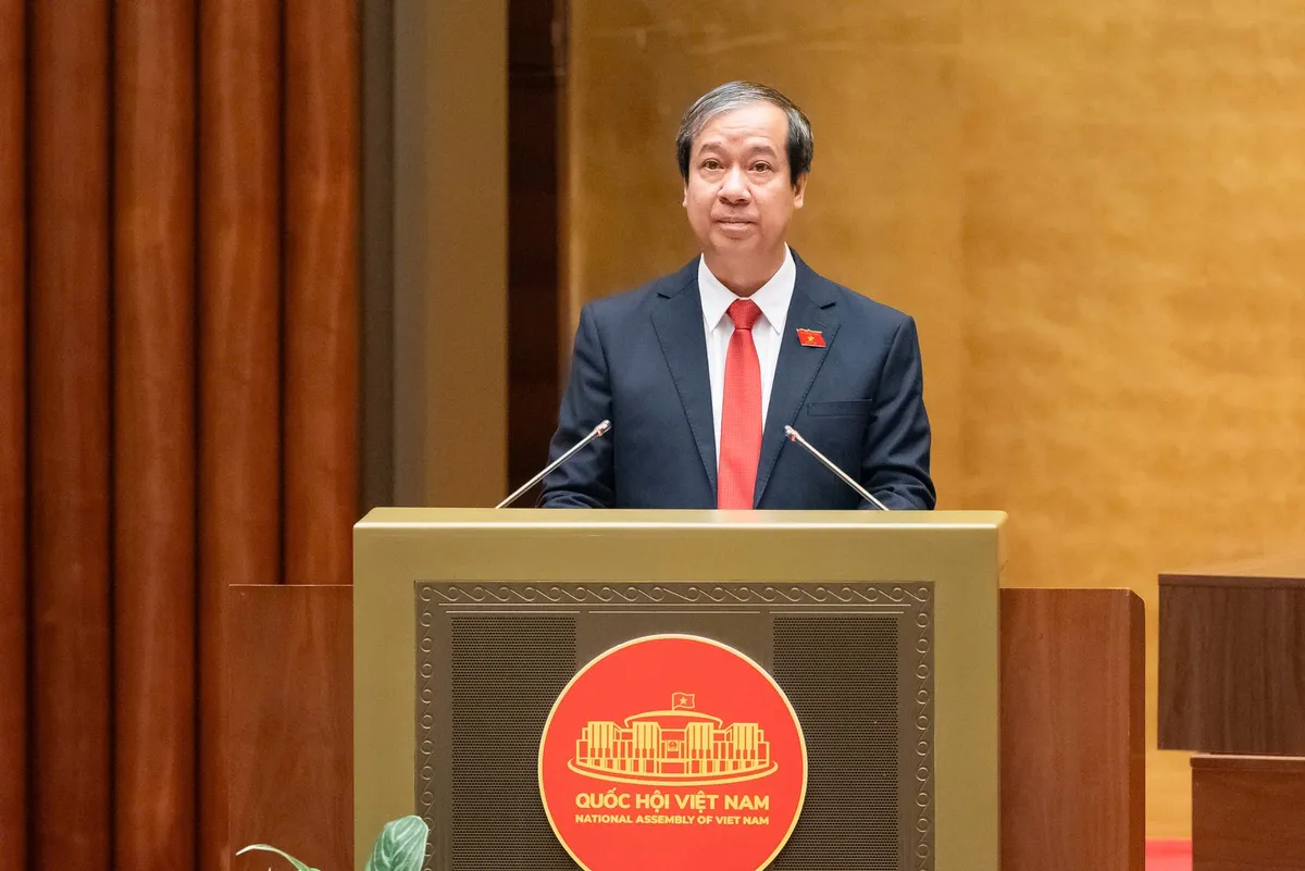 Thống nhất một bộ SGK từ 2026, miễn phí toàn quốc trước 2030  - Ảnh 1.