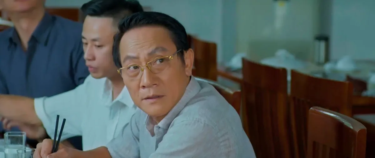 Gia đình trái dấu - Tập 5: Nói dối làm quản lý, vợ xấu hổ gặp chồng và đồng nghiệp ở nhà hàng- Ảnh 1. Gia đình trái dấu - Tập 5: Nói dối làm quản lý, vợ xấu hổ gặp chồng và đồng nghiệp ở nhà hàng- Ảnh 1.