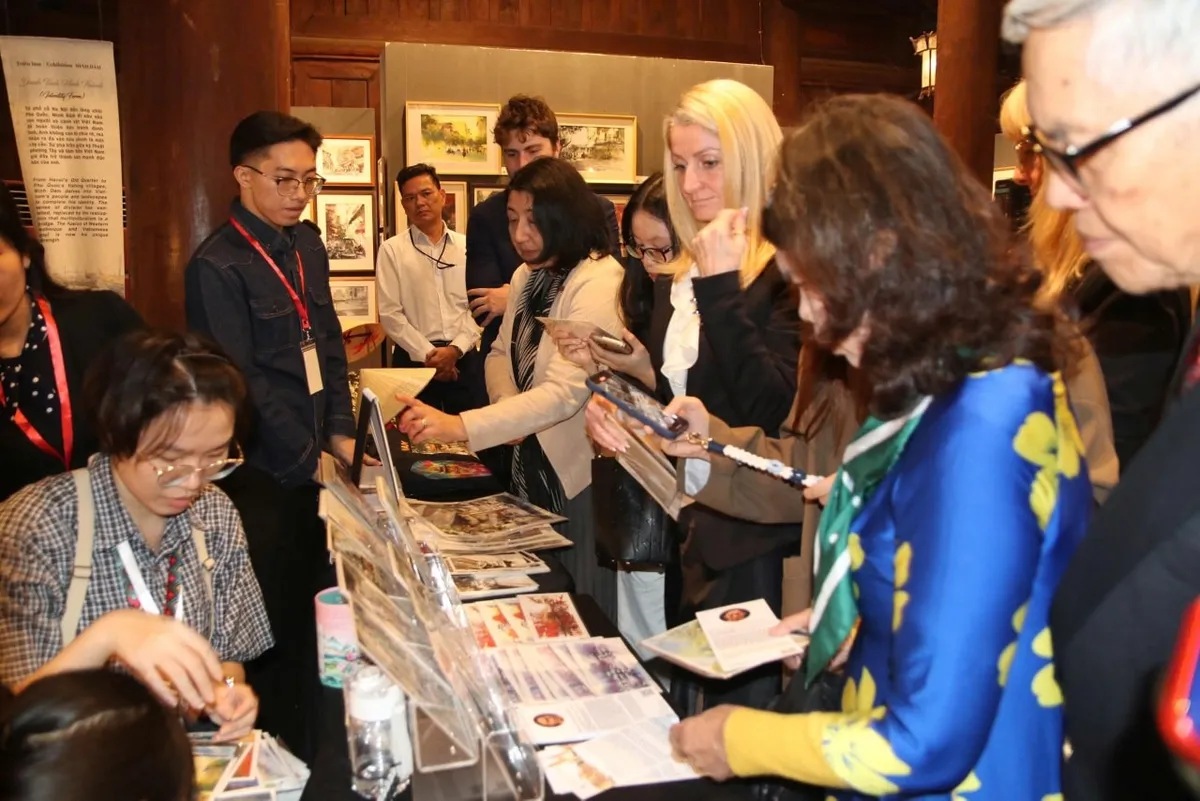 Triển lãm “Danh tính hình thành”: Giao thoa văn hóa Việt Nam - Ba Lan - Ảnh 7.