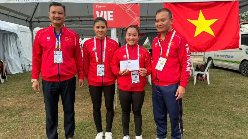 Đoàn Thể thao Việt Nam giành tấm Huy chương Vàng đầu tiên tại SEA Games 33
- Ảnh 2.