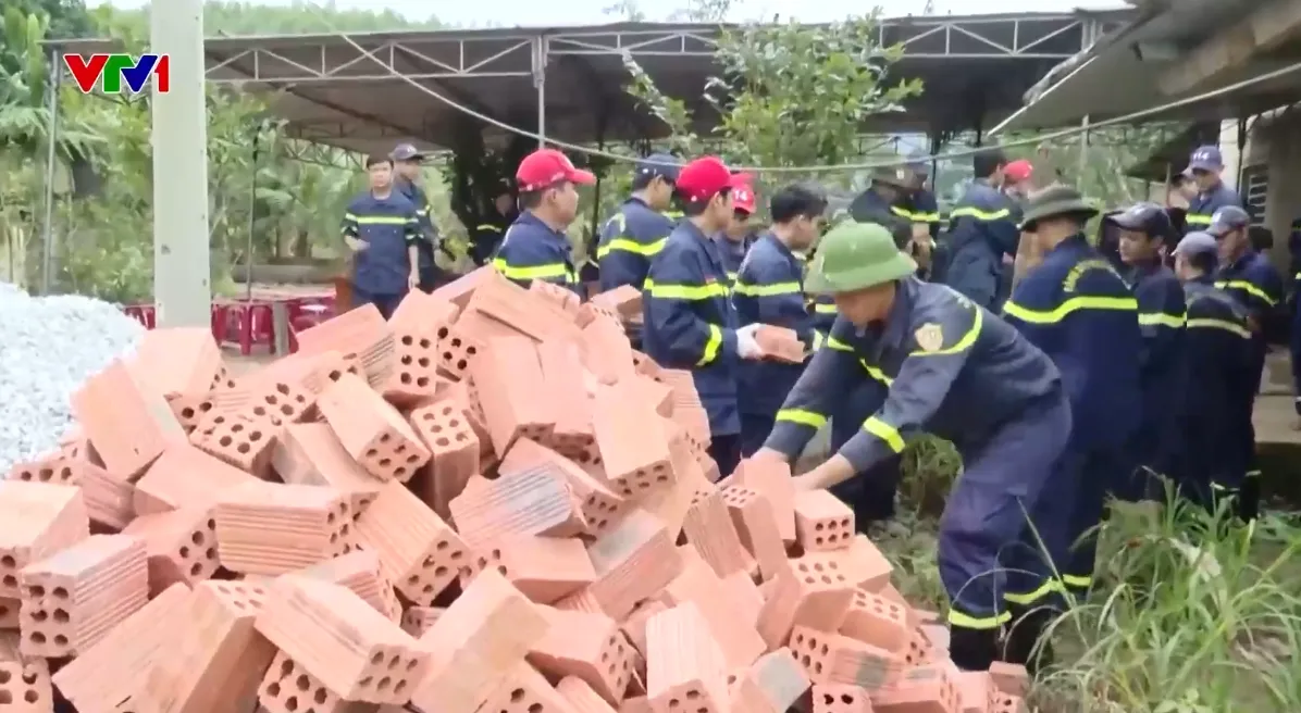 Đà Nẵng tăng tốc xây mới, sửa chữa nhà cho người dân vùng thiên tai - Ảnh 1.