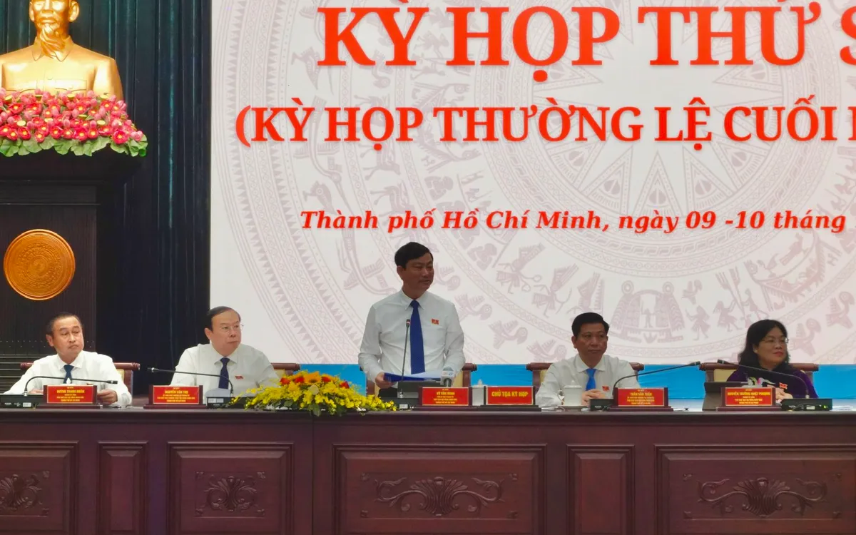 Chủ tịch HĐND TP Hồ Chí Minh - Võ Văn Minh - chủ trì phiên chất vấn