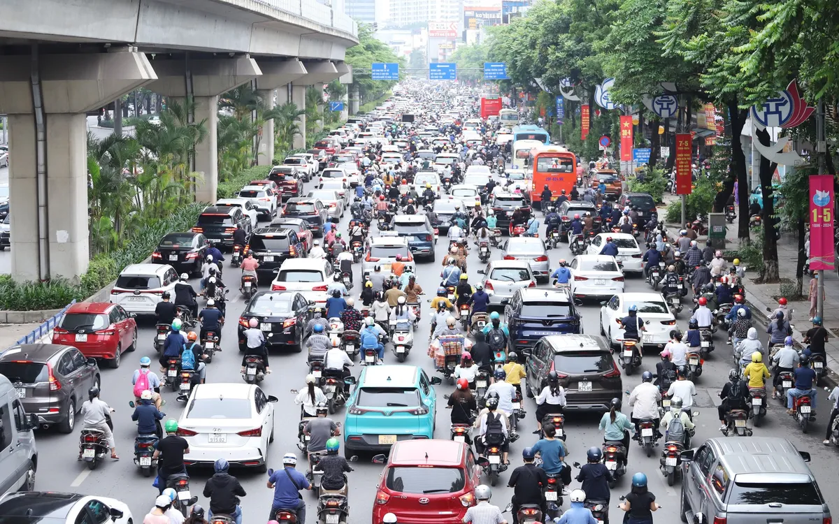 Hà Nội cấm xe xăng theo khu vực và khung giờ: “Không đánh đổi an sinh lấy môi trường” - Ảnh 1.