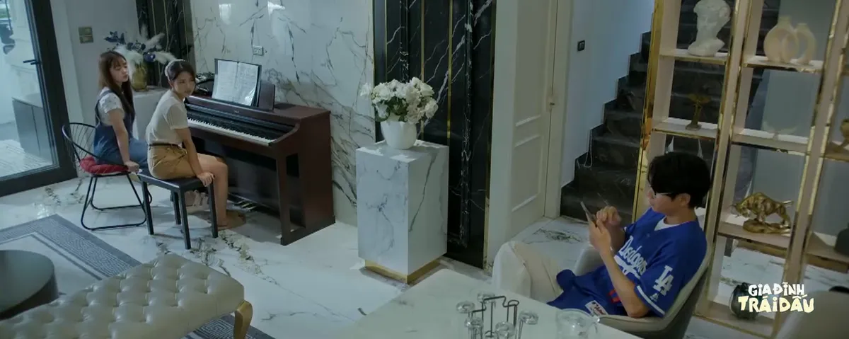 Gia đình trái dấu - Tập 6: Bà Ánh làm shipper sau khi đi giúp việc, tạp vụ gây họa - Ảnh 3.