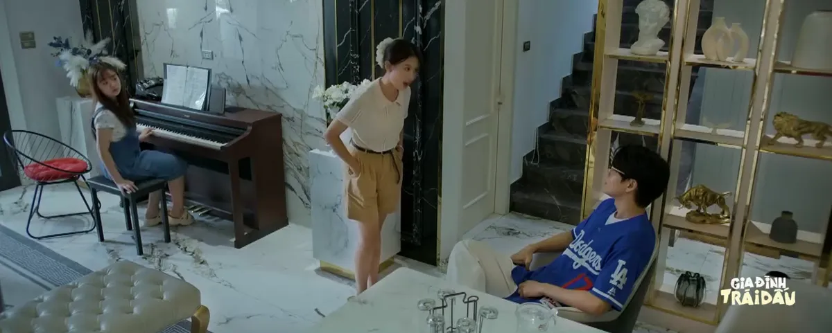 Gia đình trái dấu - Tập 6: Bà Ánh làm shipper sau khi đi giúp việc, tạp vụ gây họa - Ảnh 4.