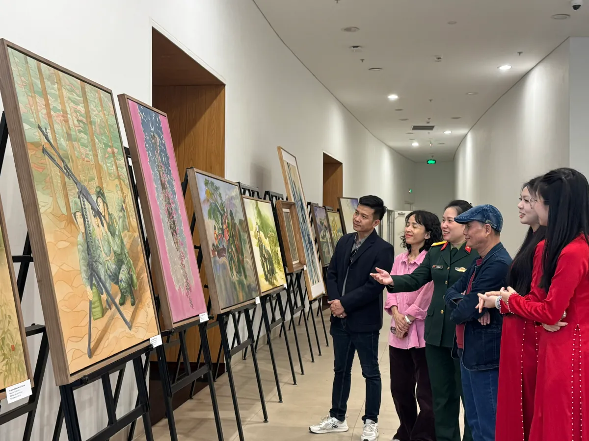 Hơn 300 tác phẩm mới “làm giàu” sưu tập mỹ thuật về đề tài chiến tranh cách mạng - Ảnh 2.