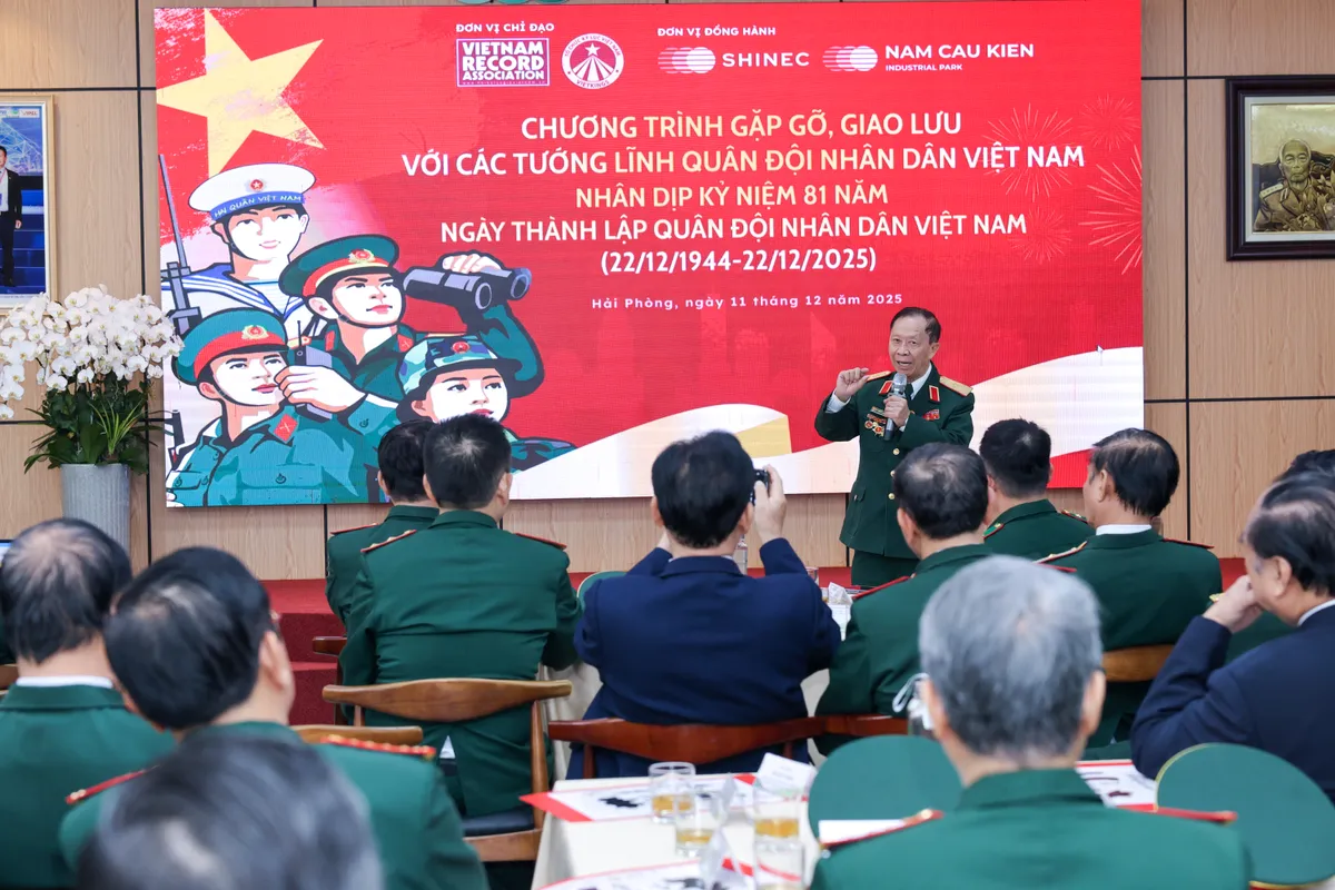 Kỷ niệm 81 năm th&agrave;nh lập Qu&acirc;n đội Nh&acirc;n d&acirc;n Việt Nam: Cuộc gặp gỡ của k&yacute; ức v&agrave; tiếp nối truyền thống  - Ảnh 4.