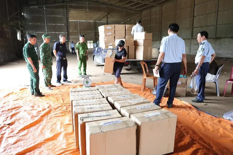 Đồng Nai: Tạm giữ lô hàng bánh kẹo không rõ nguồn gốc- Ảnh 3. Đồng Nai: Tạm giữ lô hàng bánh kẹo không rõ nguồn gốc- Ảnh 3.