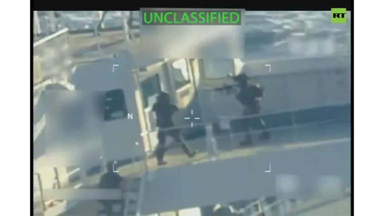 Tổng thống Trump tuyên bố bắt tàu chở dầu lớn nhất từng bị thu giữ gần Venezuela - Ảnh 1.