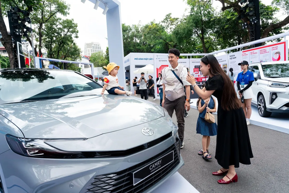 Hưởng ưu đãi tới hơn 150 triệu đồng, sắm xe Toyota đón Giáng sinh và năm mới 2026 - Ảnh 2.