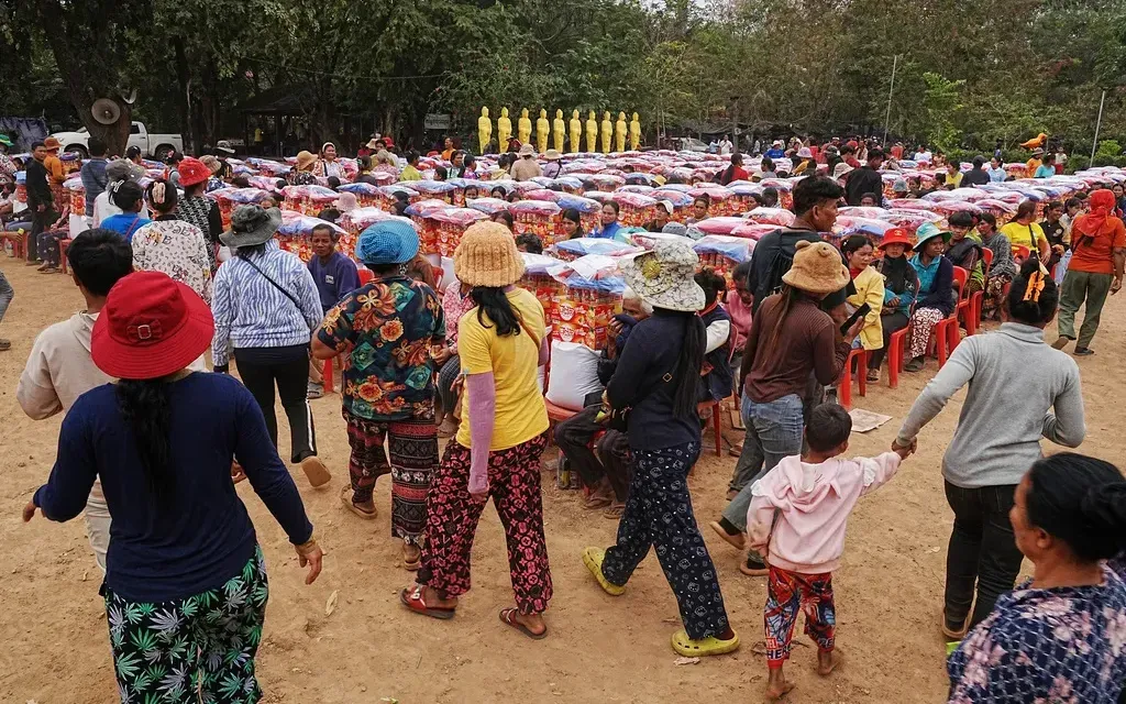 Người dân Campuchia sơ tuán do xung đột giữa Thái Lan và Campuchia (Ảnh: AP)