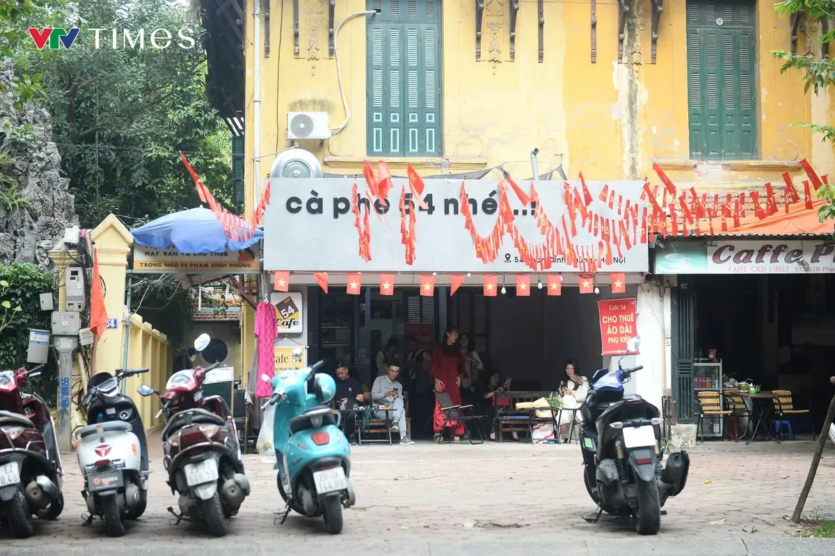 Ngày 13/12, Hà Nội ra quân xử lý lấn chiếm lòng đường, vỉa hè - Ảnh 1.