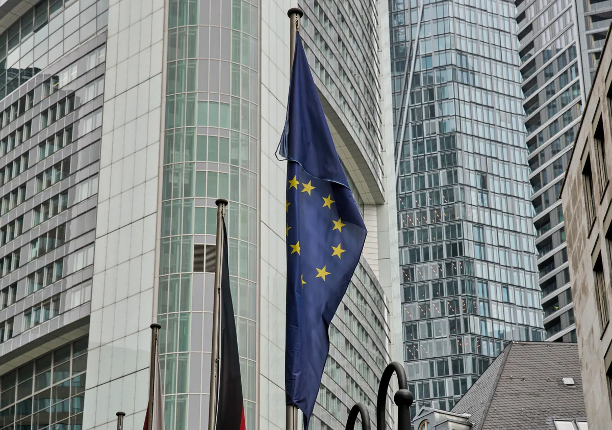 EU đặt mục tiêu cắt giảm 90% khí thải vào năm 2040 - Ảnh 1.