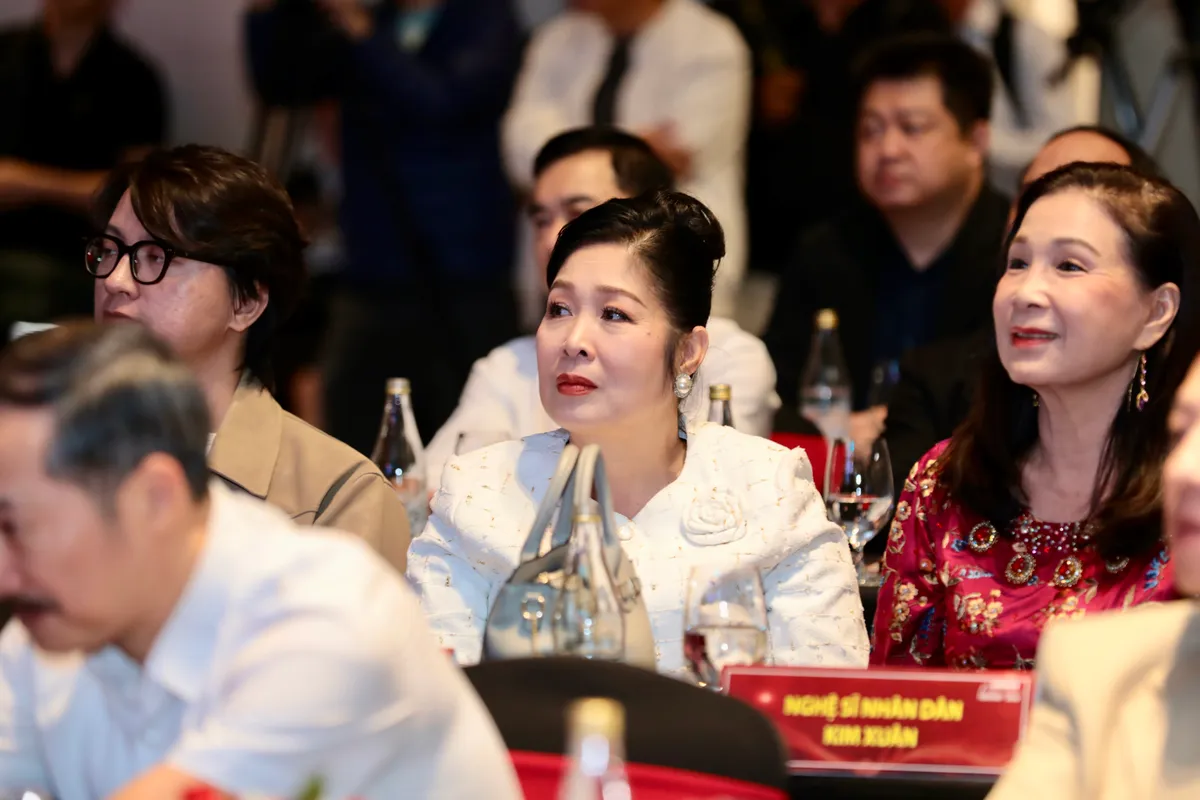 Tác phẩm mới bất ngờ gia nhập mùa phim Tết - Ảnh 1.