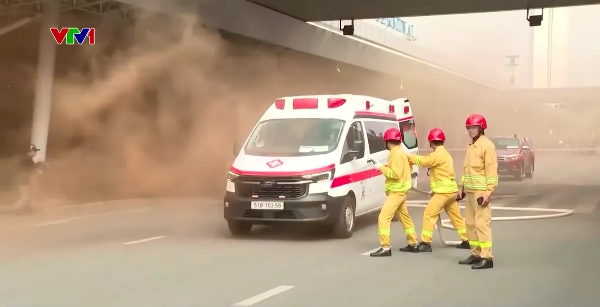 Tân Sơn Nhất diễn tập quy mô lớn kiểm tra khả năng ứng phó tấn công khủng bố - Ảnh 3.