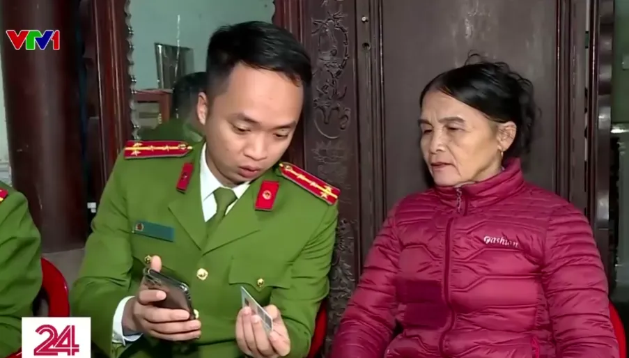 Chuyển đổi số về thôn xóm: Người dân bớt bỡ ngỡ nhờ tổ cộng đồng “cầm tay chỉ việc'' - Ảnh 1.