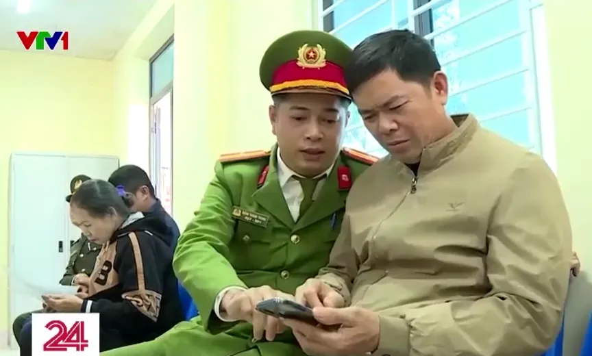 Chuyển đổi số về thôn xóm: Người dân bớt bỡ ngỡ nhờ tổ cộng đồng “cầm tay chỉ việc'' - Ảnh 2.