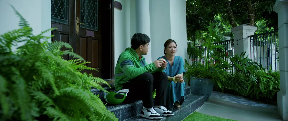 Gia đình trái dấu - Tập 6: Rớt nước mắt cảnh vợ chồng U60 đi làm shipper sau sáp nhập - Ảnh 4.