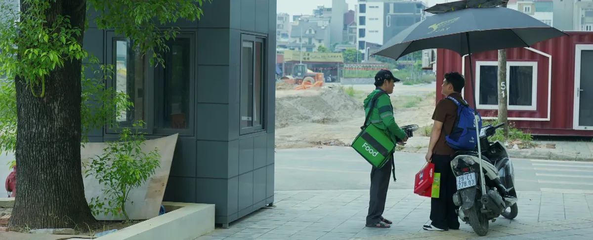 Gia đình trái dấu - Tập 6: Rớt nước mắt cảnh vợ chồng U60 đi làm shipper sau sáp nhập - Ảnh 5.