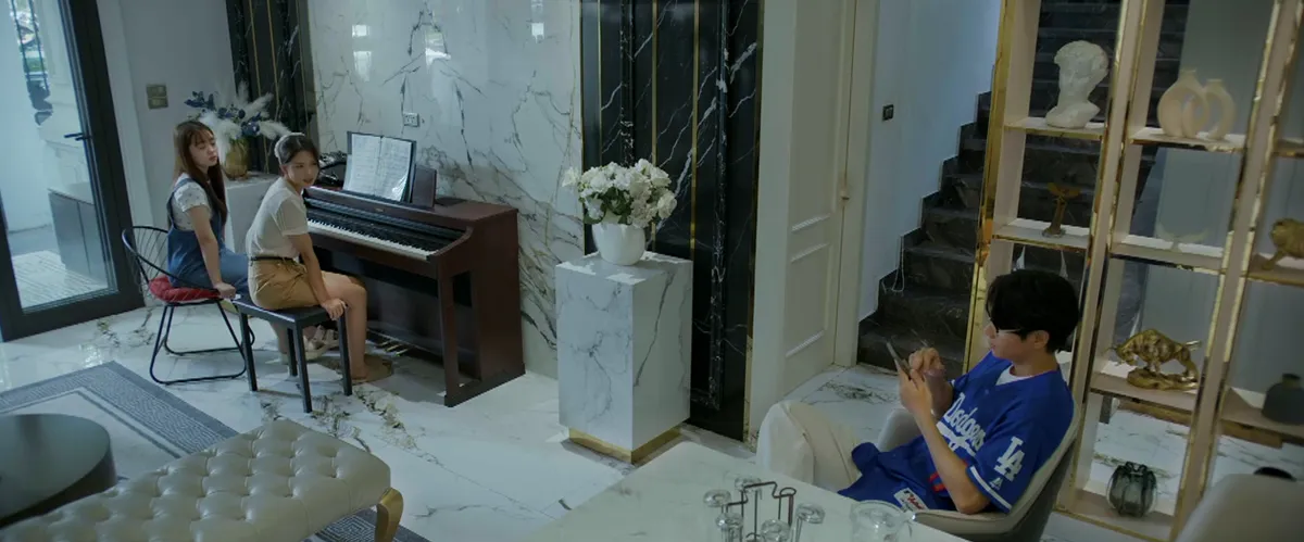 Gia đình trái dấu - Tập 6: Rớt nước mắt cảnh vợ chồng U60 đi làm shipper sau sáp nhập - Ảnh 13.