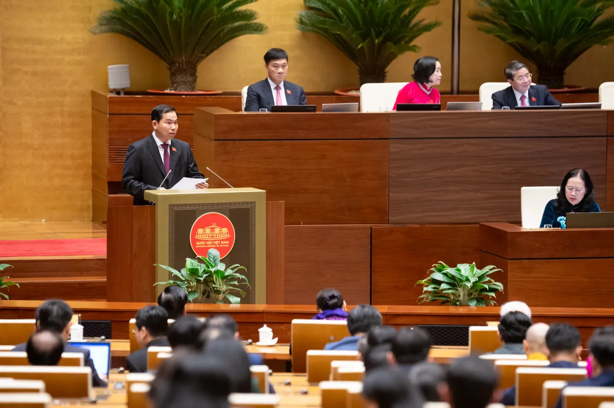 Quốc hội đề nghị Chính phủ điều chỉnh lương cơ sở, lương hưu - Ảnh 2.