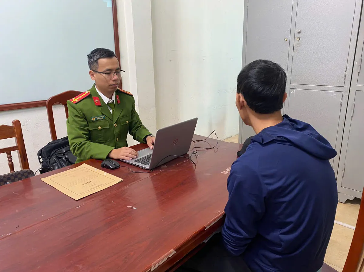 Khởi tố 9 đối tượng ở Hưng Yên đánh bạc dưới hình thức đánh chắn- Ảnh 1. Khởi tố 9 đối tượng ở Hưng Yên đánh bạc dưới hình thức đánh chắn- Ảnh 1.