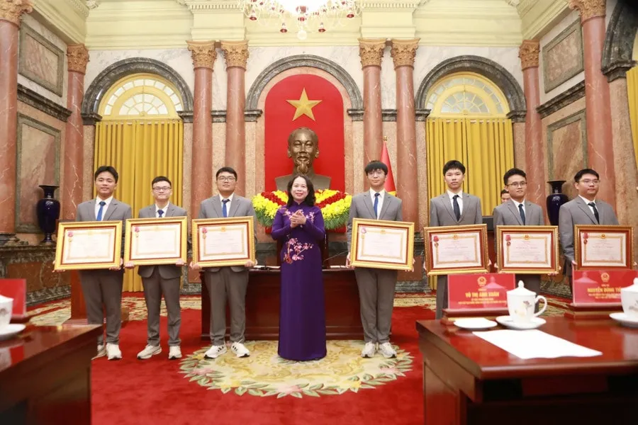 Tuyên dương học sinh đoạt giải Olympic và khoa học kỹ thuật quốc tế năm 2025 - Ảnh 4.