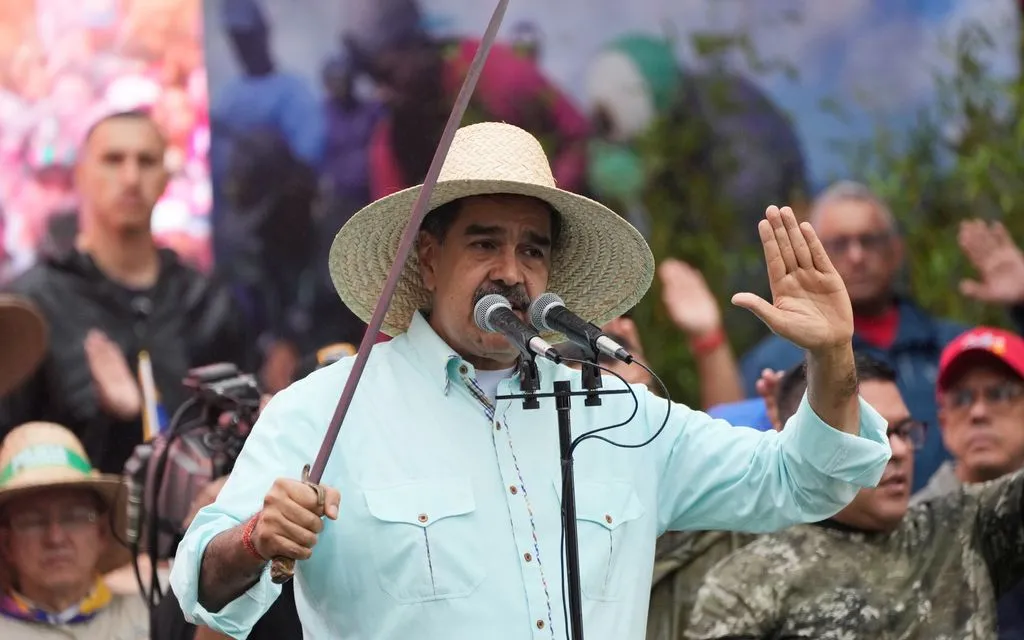 Tổng thống Maduro phát biểu trước những người ủng hộ trong một cuộc mít tinh tại Caracas, Venezuela, ngày 10/12/2025 (Ảnh: AP)