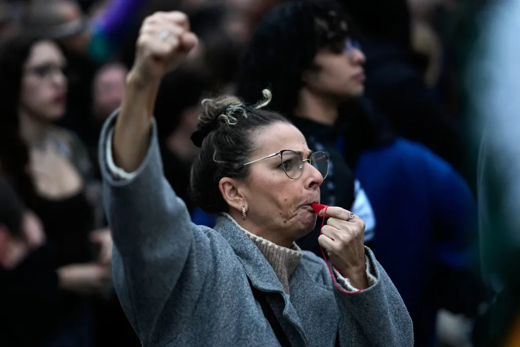 Tổng đình công lớn nhất trong 12 năm ở Bồ Đào Nha, giao thông tê liệt - Ảnh 2.