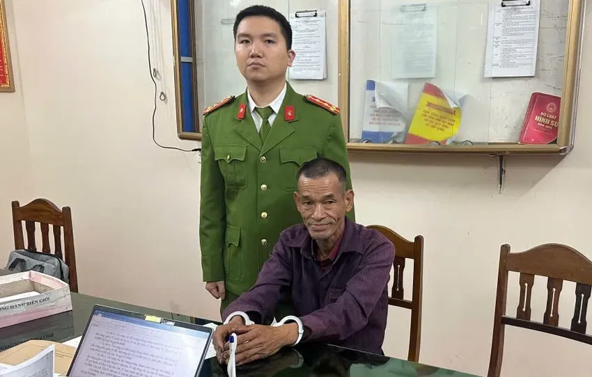 Dùng súng AK đe dọa, cướp tài sản của người đi đãi vàng - Ảnh 1.