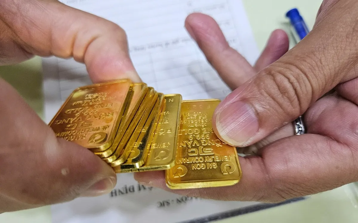 Giá vàng miếng sáng 12/12 tăng 1,1 triệu đồng/lượng