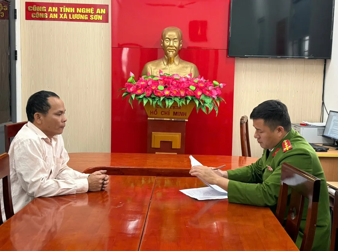 Triệu tập đối tượng chửi bới, đánh tài xế khi xe buýt ở Nghệ An - Ảnh 1.